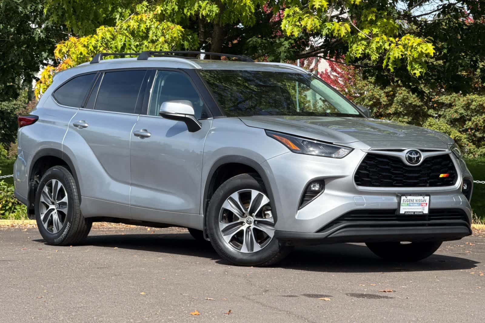 Used 2022 Toyota Highlander XLE AWD/4WD image 9