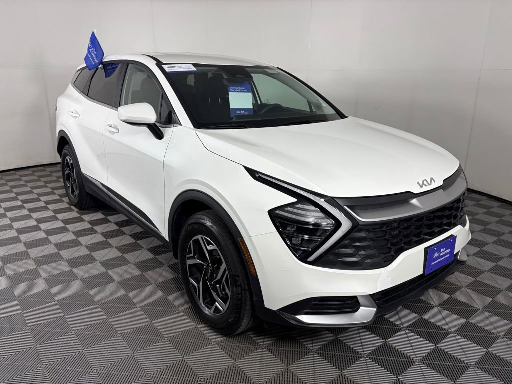 Used 2025 Kia Sportage LX image 1