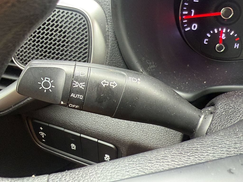 Used 2020 Kia Soul LX FWD image 25