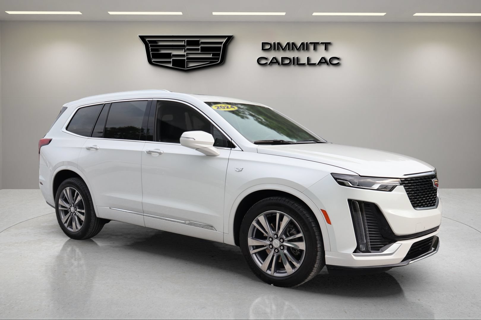 Certified 2024 Cadillac XT6 Premium Luxury FWD image 3
