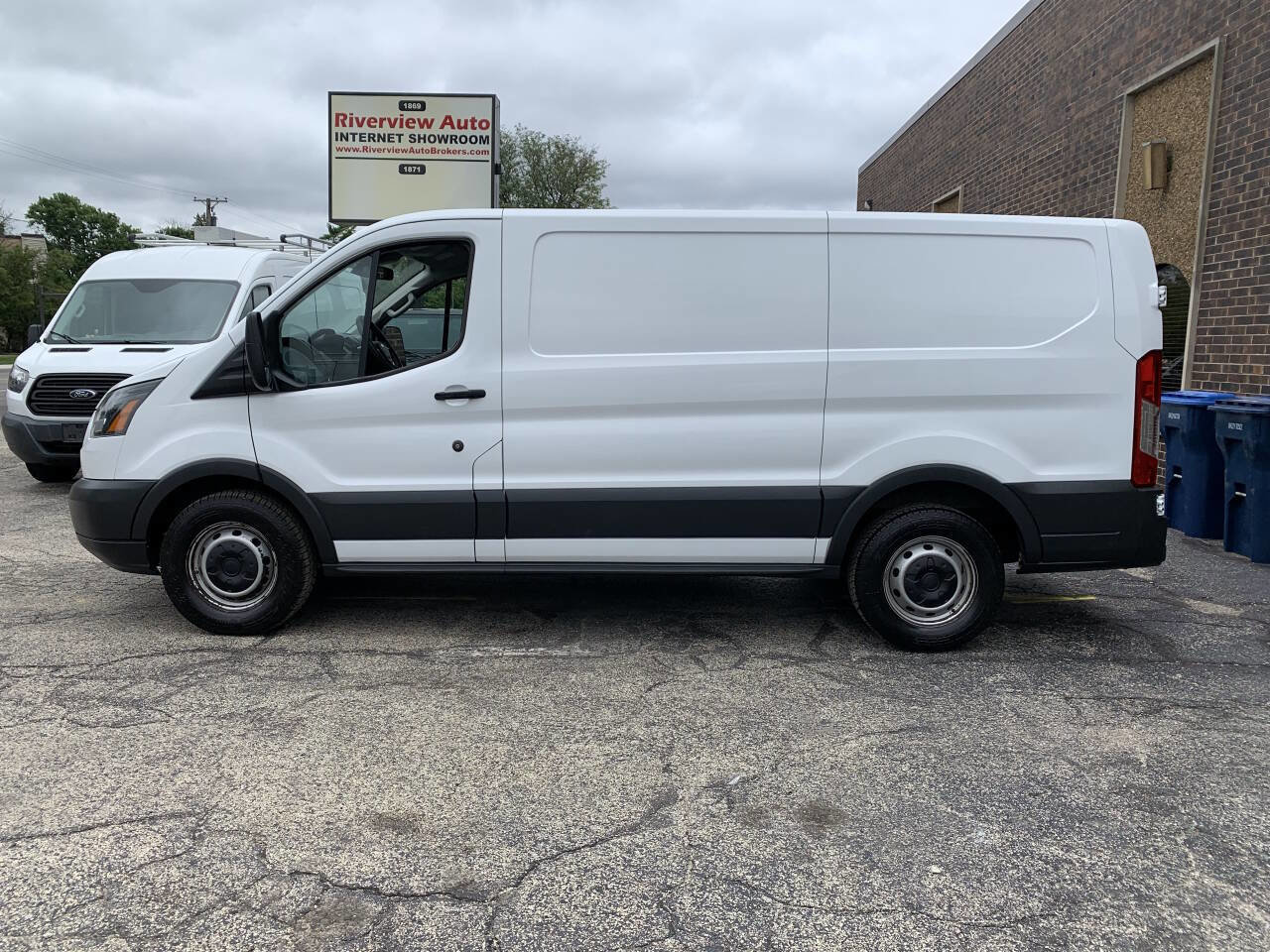 Used 2016 Ford Transit 150 130 Low Roof RWD image 9