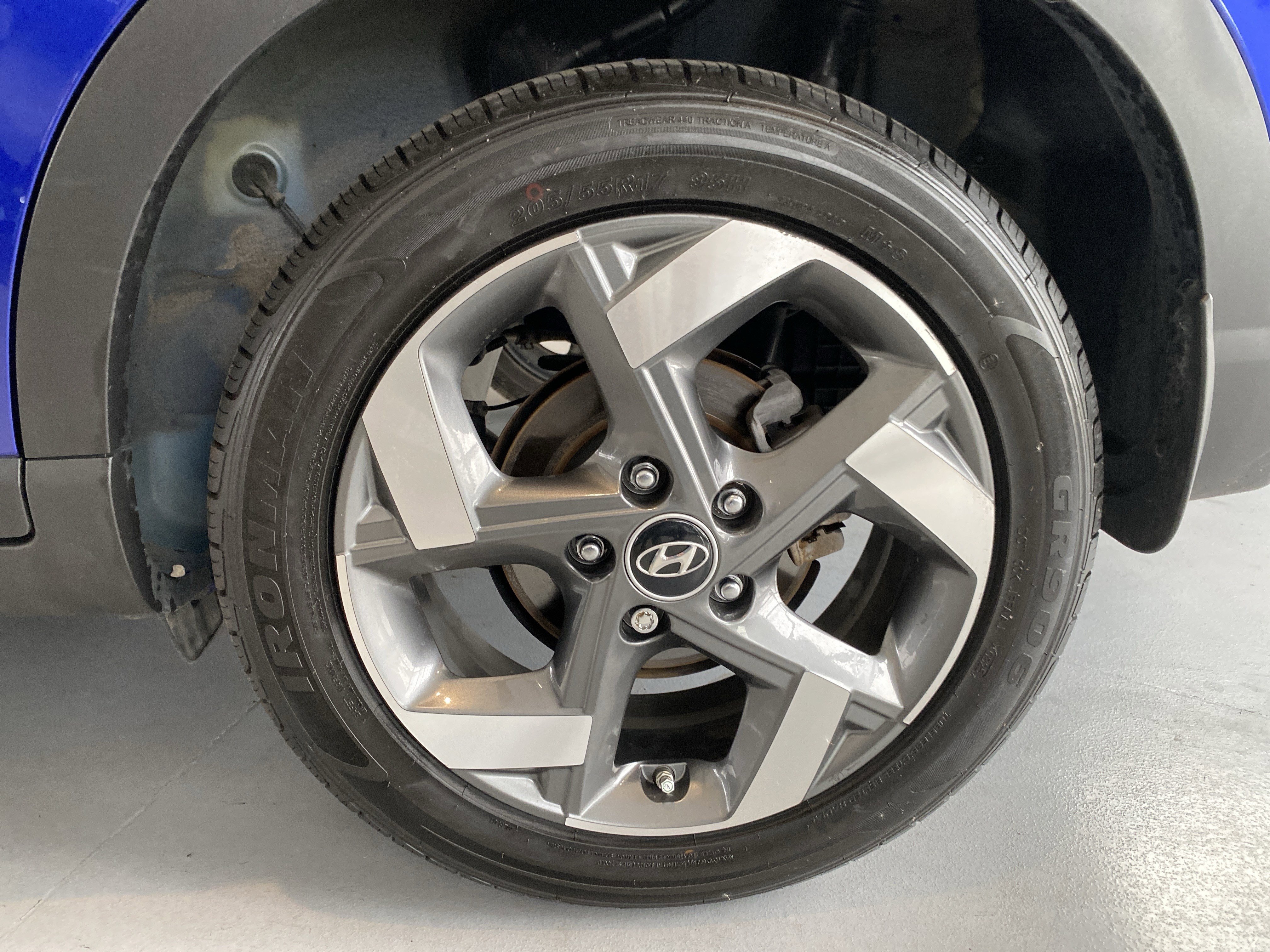 Used 2025 Hyundai Venue SEL image 28