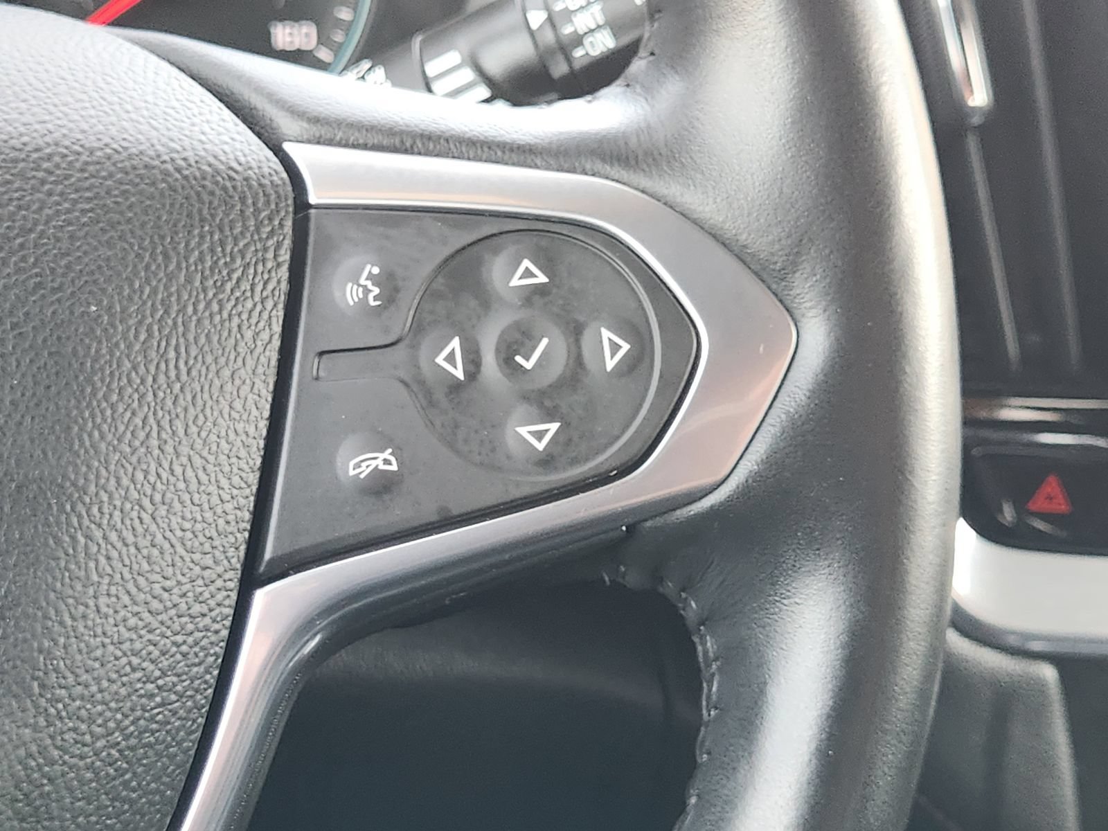 Used 2022 Chevrolet Traverse RS FWD image 31