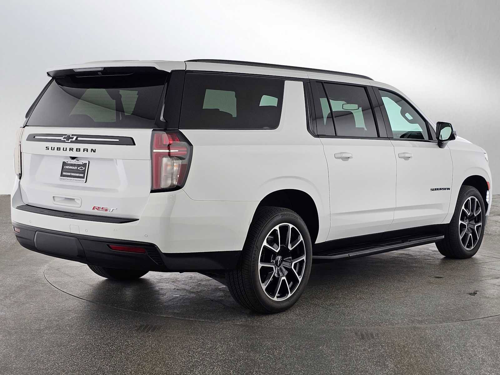 Used 2024 Chevrolet Suburban RST w/ Luxury Package image 3