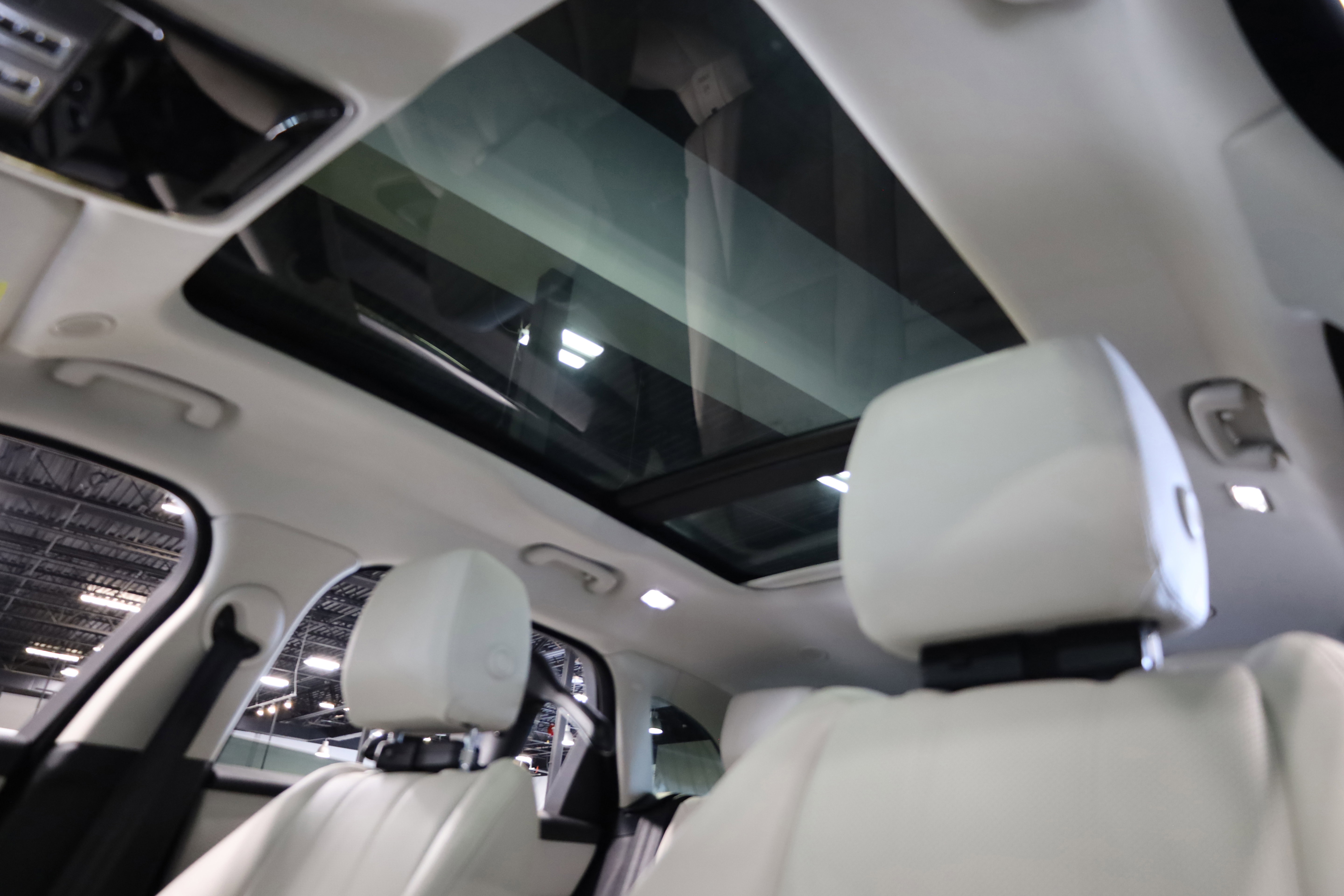 Used 2023 Land Rover Range Rover Velar R-Dynamic S image 33