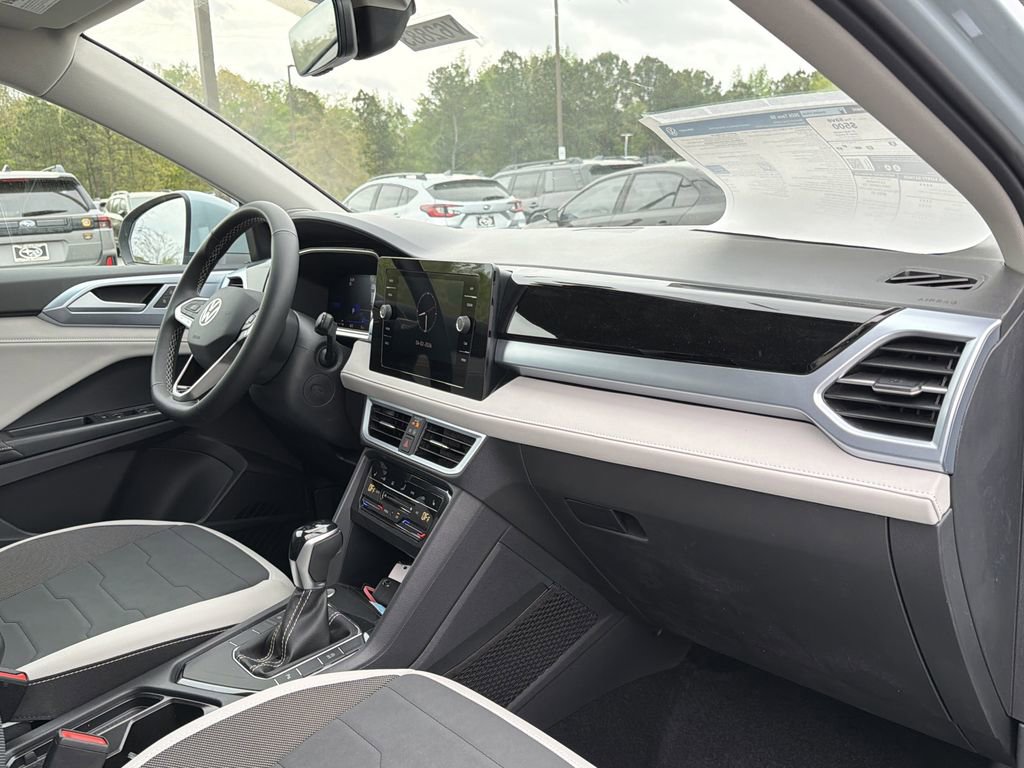 New 2026 Volkswagen Taos SE image 18
