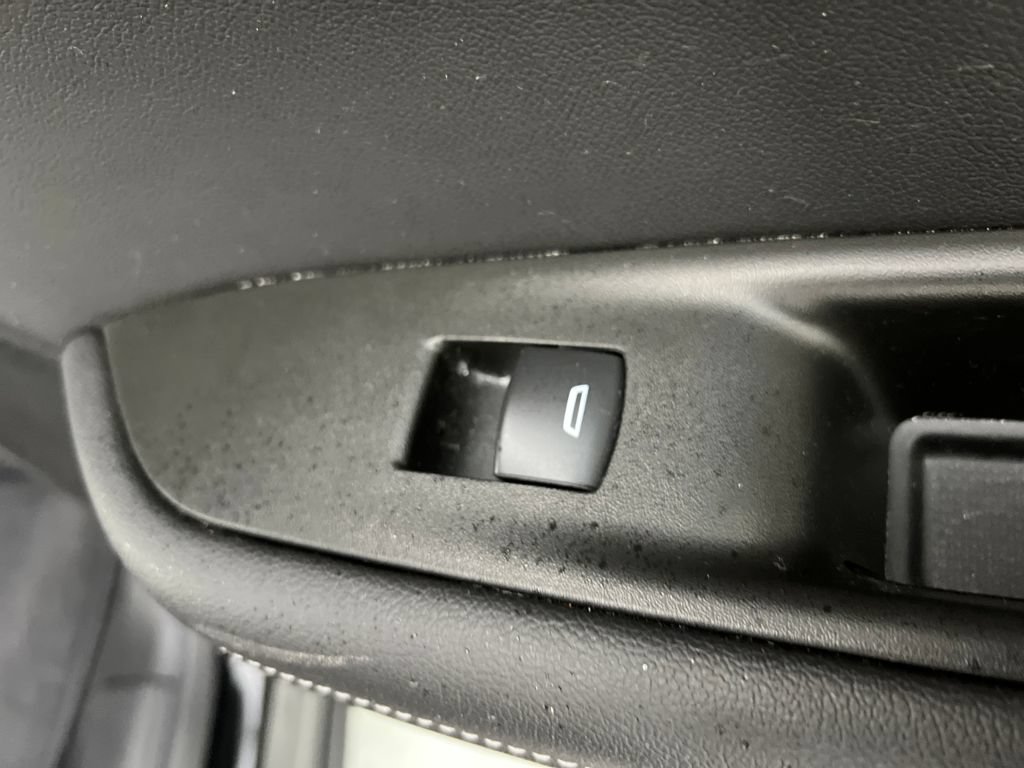 Used 2025 Chevrolet Blazer LT FWD image 25