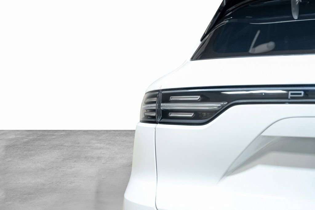 Used 2022 Porsche Cayenne GTS image 13