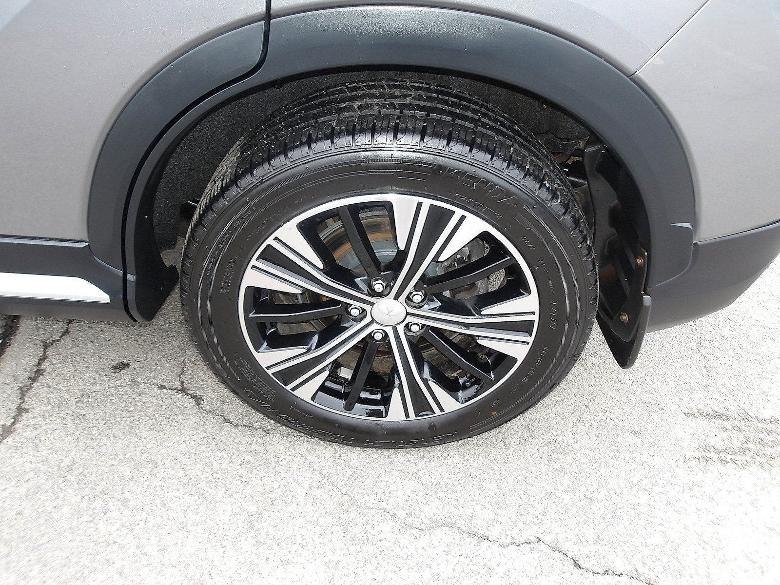 Used 2019 Mitsubishi Eclipse Cross image 24