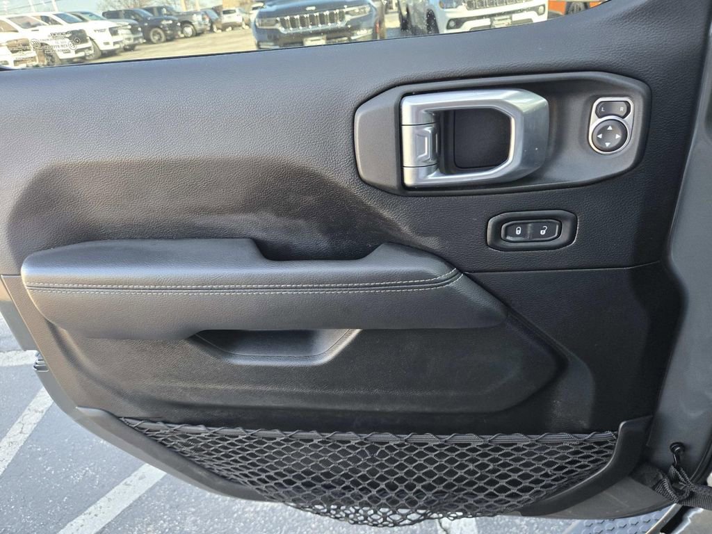 Used 2021 Jeep Wrangler Unlimited Sahara image 39