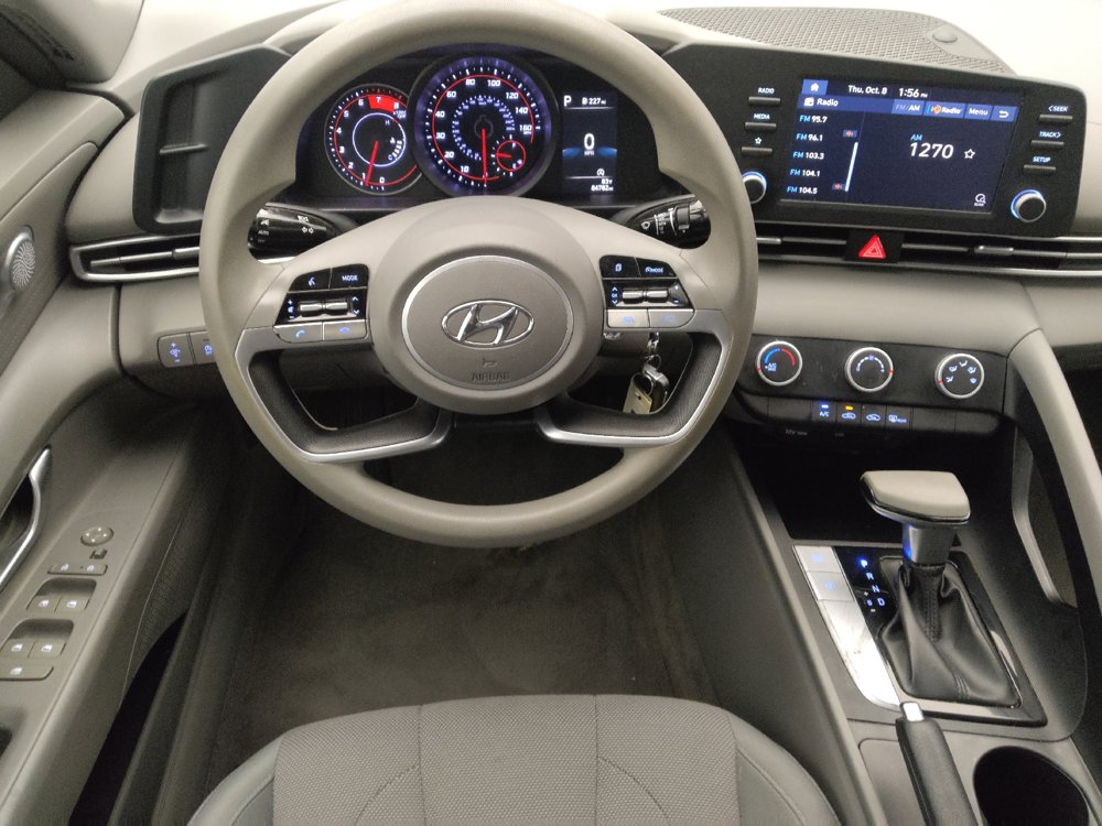 Used 2021 Hyundai Elantra SE FWD image 22