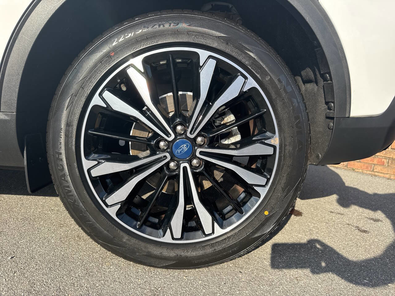 Used 2022 Ford Escape SE w/ SE Sport Appearance Package image 27