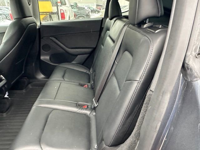 Used 2022 Tesla Model Y Long Range image 11
