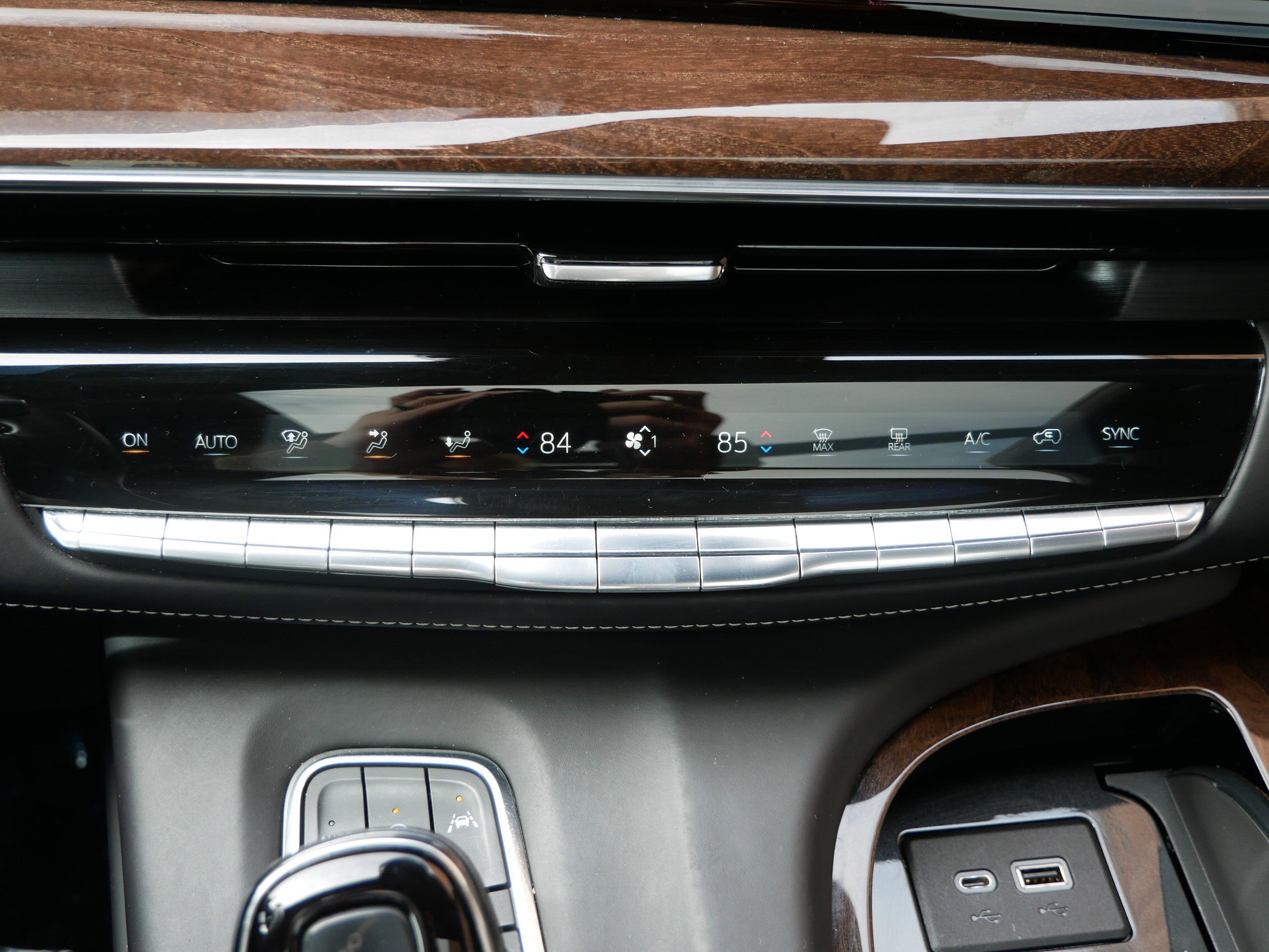 Certified 2022 Cadillac Escalade Sport Platinum w/ LPO, ONYX Package image 19