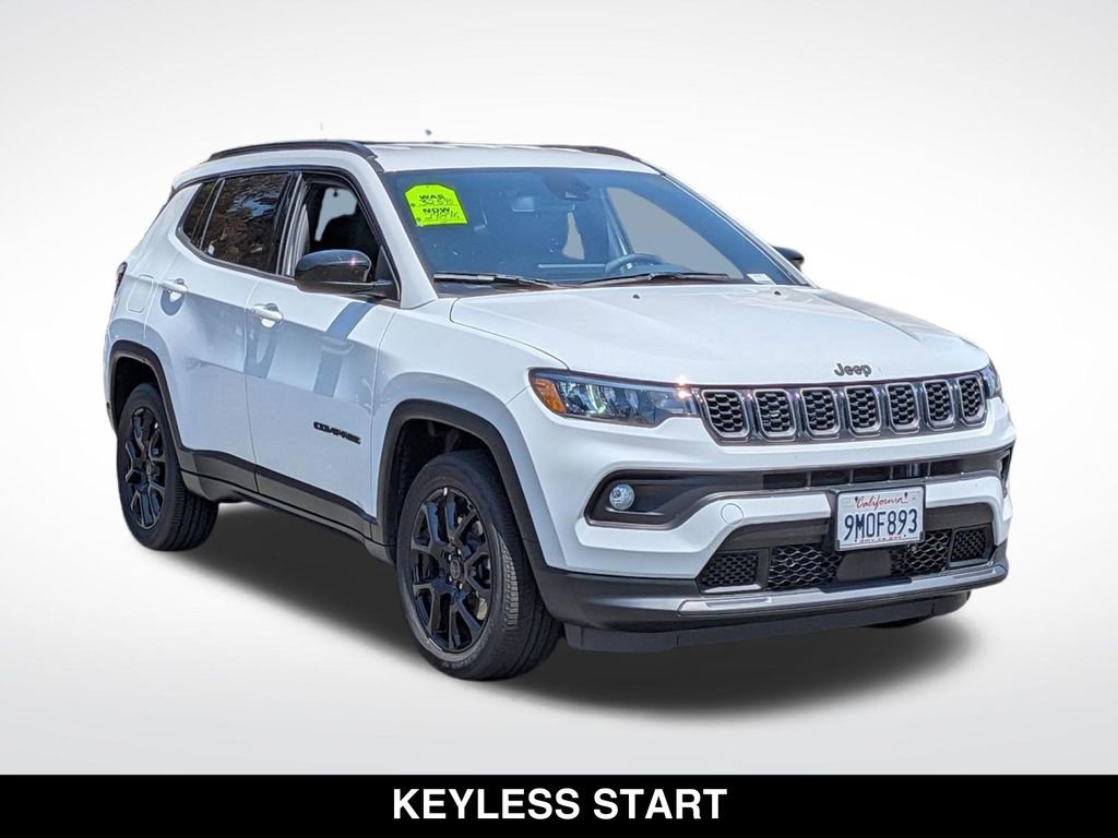 Used 2026 Jeep Compass Latitude AWD/4WD image 2