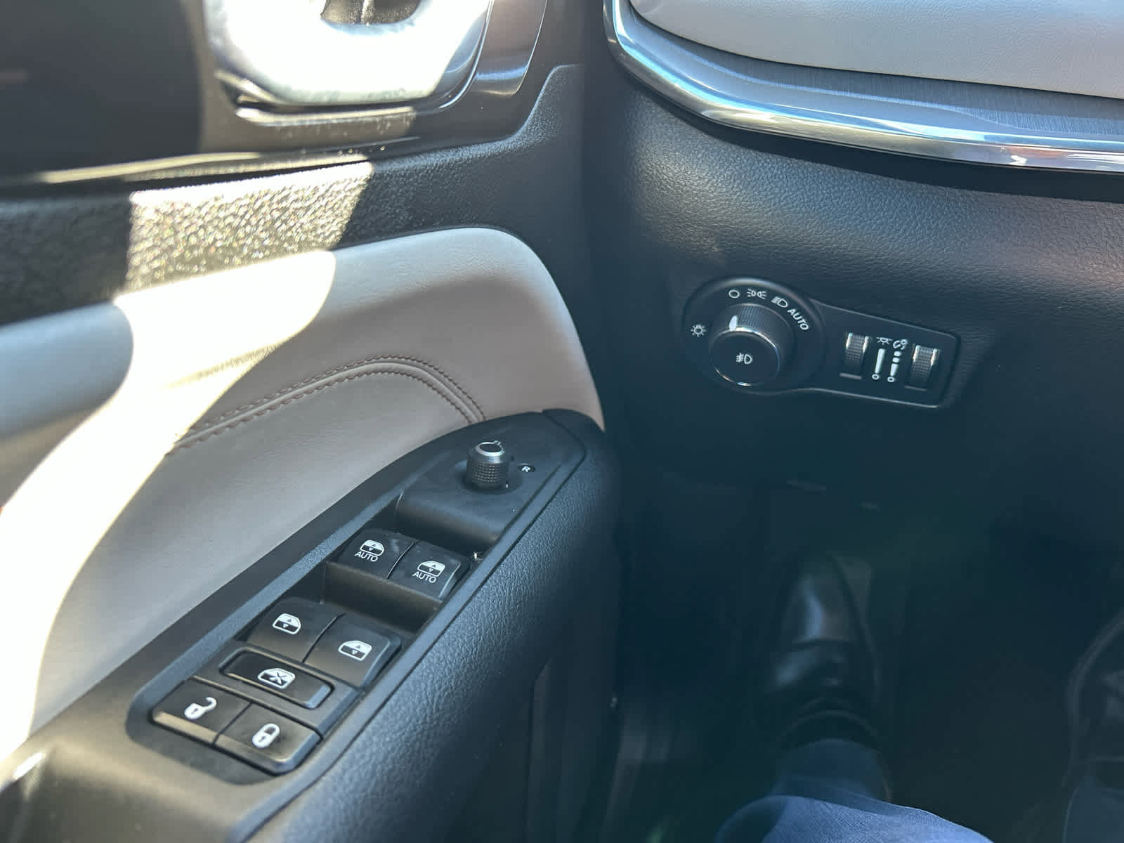 Used 2024 Jeep Compass Limited image 23