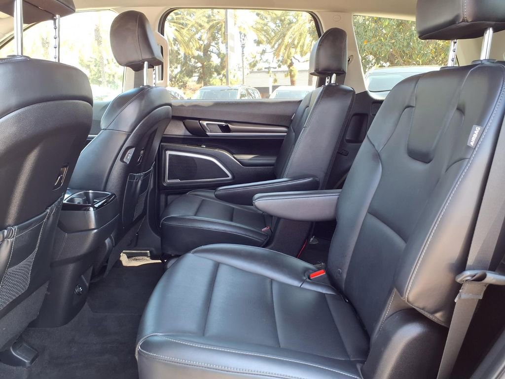Used 2024 Kia Telluride S image 11