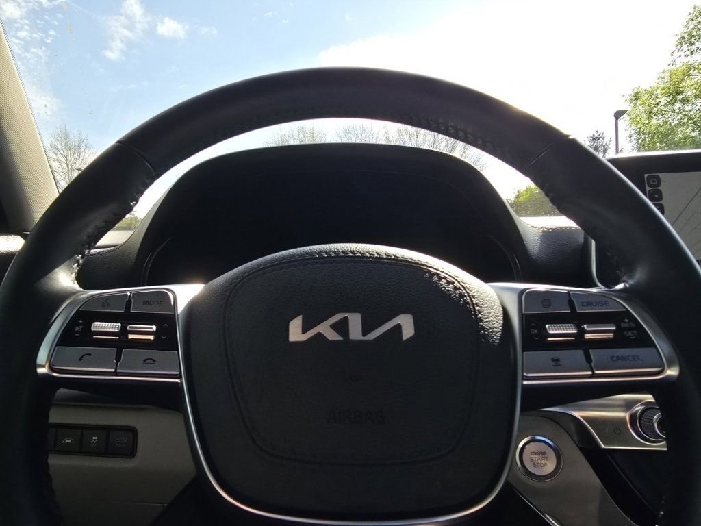 Used 2022 Kia Telluride SX w/ Towing Package FWD image 26