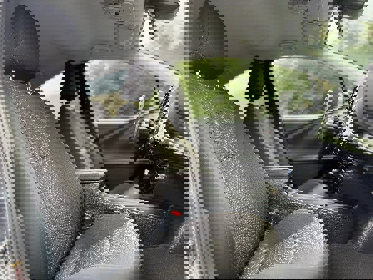 Used 2021 Toyota Prius LE w/ Carpet Mat Package (TMS) FWD image 12