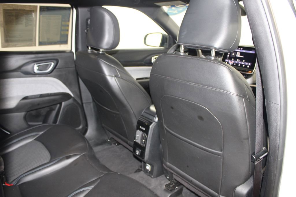 Used 2024 Jeep Compass Latitude image 29