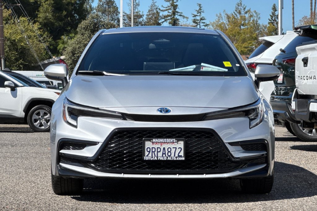 Certified 2025 Toyota Corolla SE w/ SE Premium Package FWD image 8