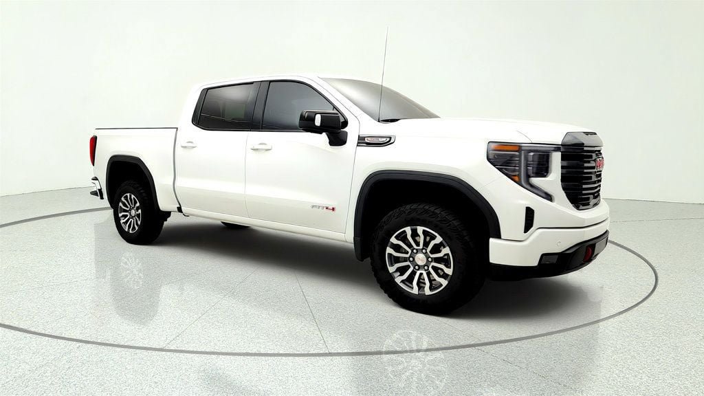 Used 2023 GMC Sierra 1500 AT4 w/ Technology Package AWD/4WD image 3