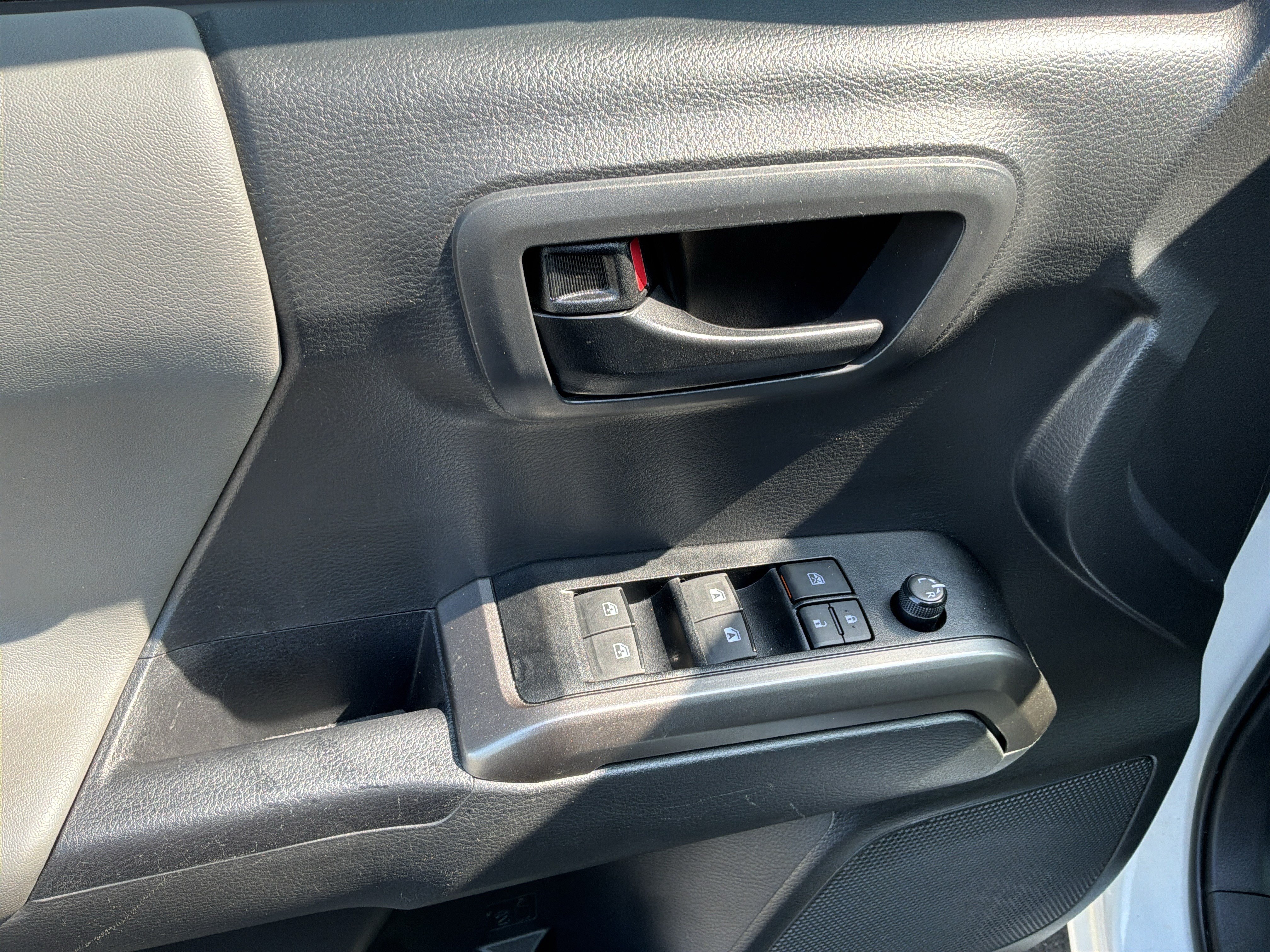 Used 2023 Toyota Tacoma SR5 w/ Technology Package RWD image 15