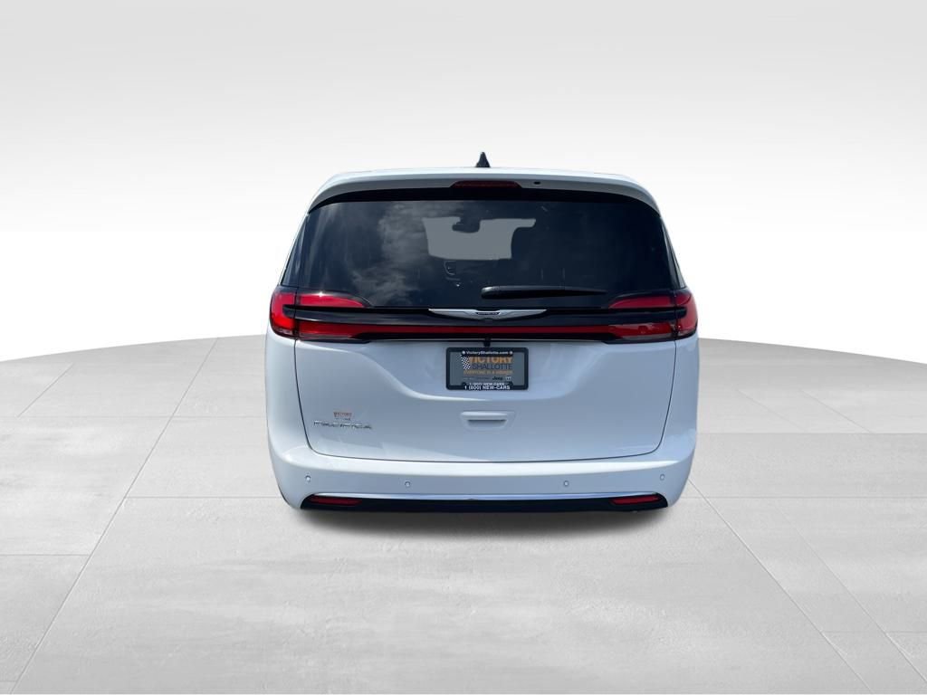 New 2026 Chrysler Pacifica Select image 7