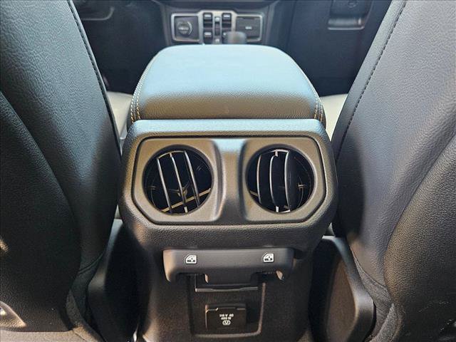 Used 2025 Jeep Gladiator Sport AWD/4WD image 17