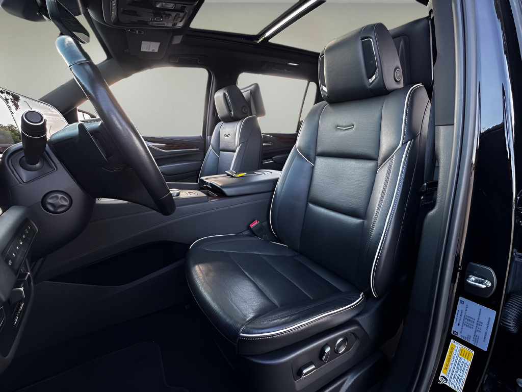 Used 2021 Cadillac Escalade ESV Premium Luxury w/ Driver Assist Tech Package AWD/4WD image 5