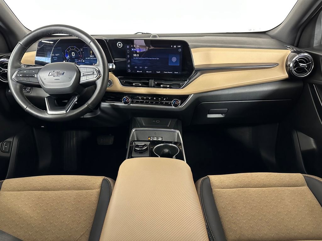 Used 2025 Chevrolet Equinox ACTIV w/ Safety and Technology Package AWD/4WD image 10