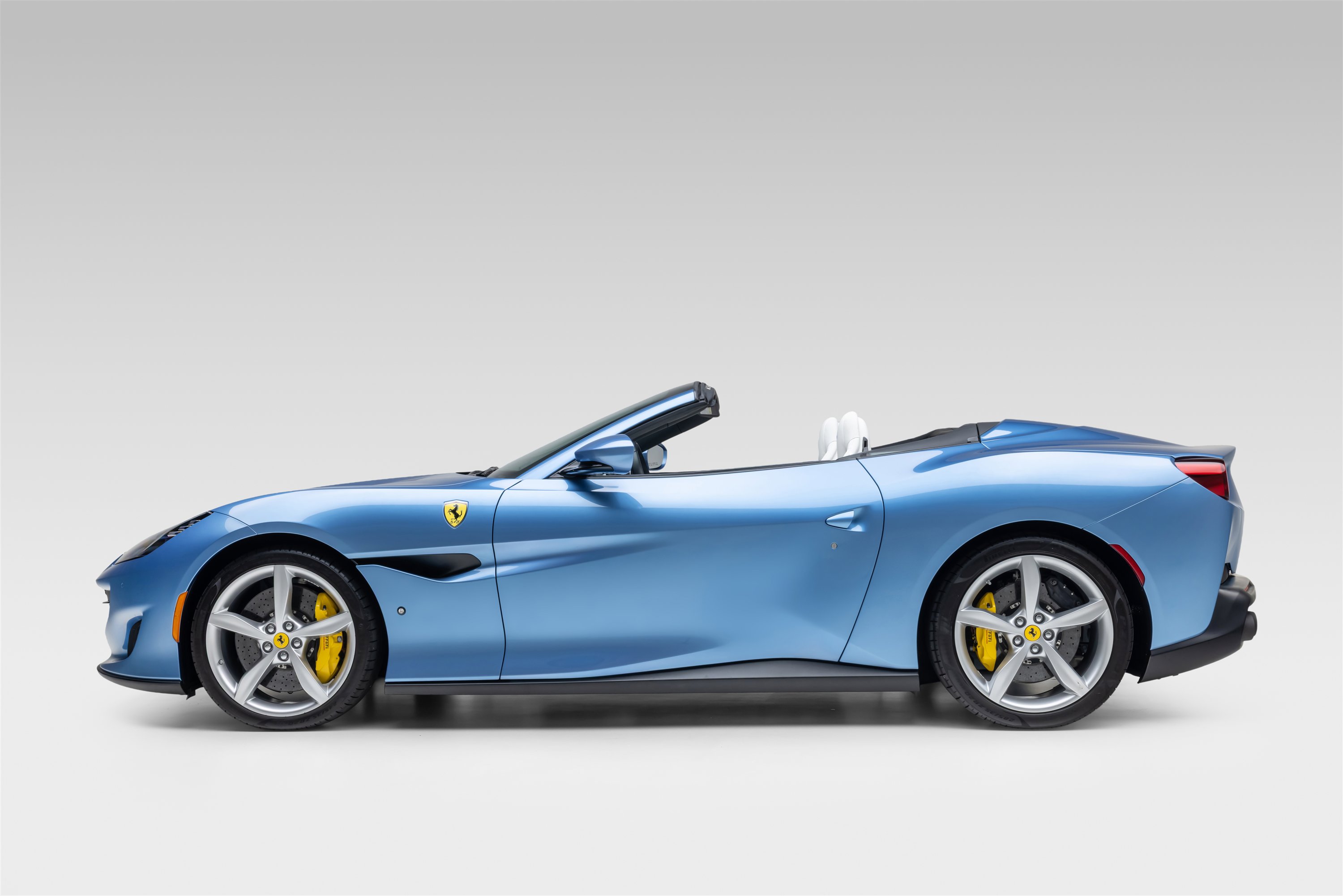 Certified 2020 Ferrari Portofino RWD image 99