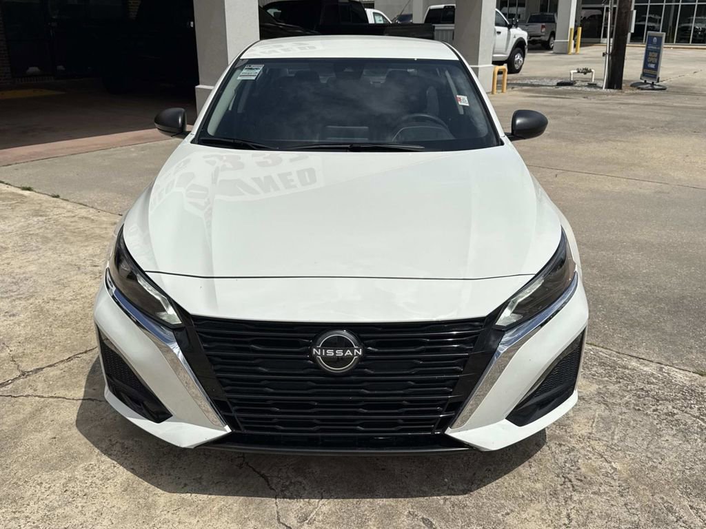 Used 2025 Nissan Altima 2.5 SV FWD image 3