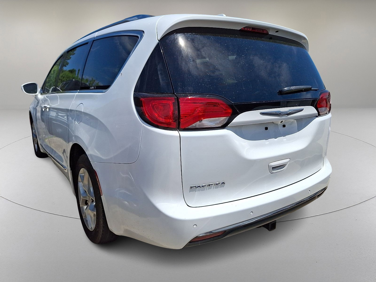 Used 2017 Chrysler Pacifica Touring-L Plus FWD image 5