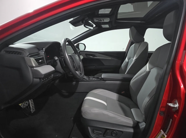 Used 2025 Toyota Camry SE w/ Convenience Package FWD image 6