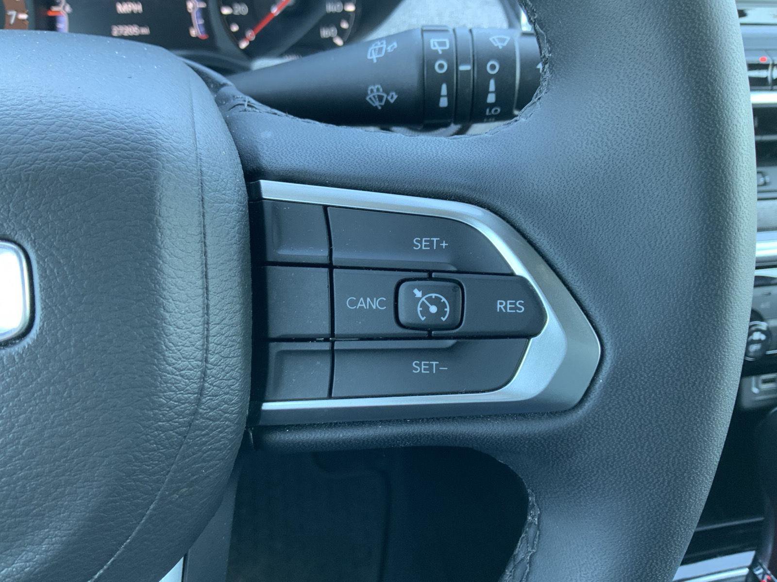 Used 2025 Jeep Compass Latitude w/ Sun & Sound Group AWD/4WD image 30