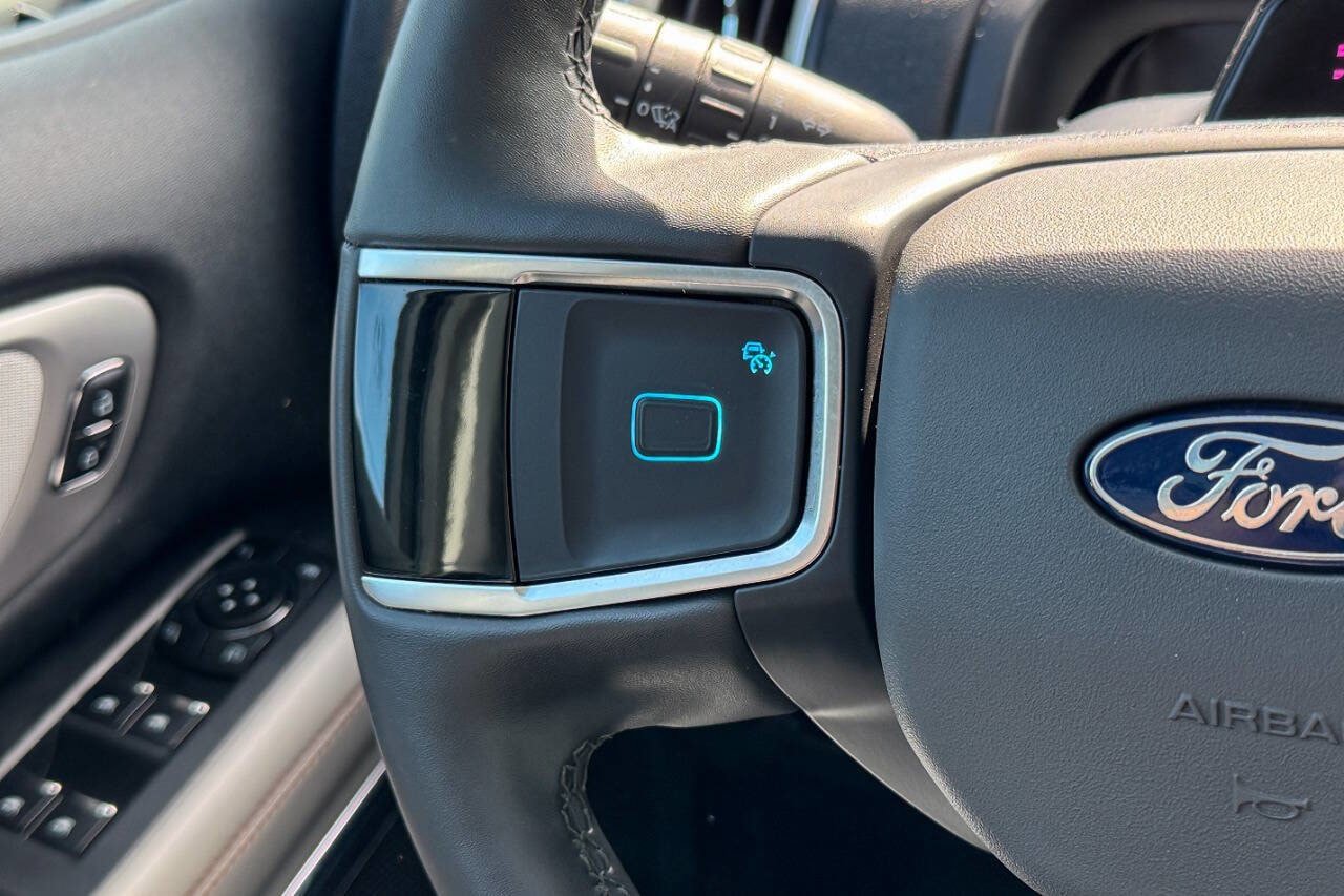 Used 2025 Ford Expedition Active AWD/4WD image 32