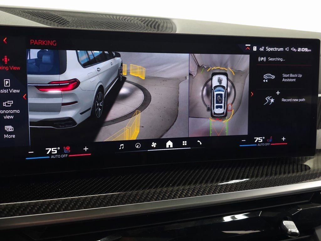 Used 2025 BMW X7 M60i w/ Climate Comfort Package image 35