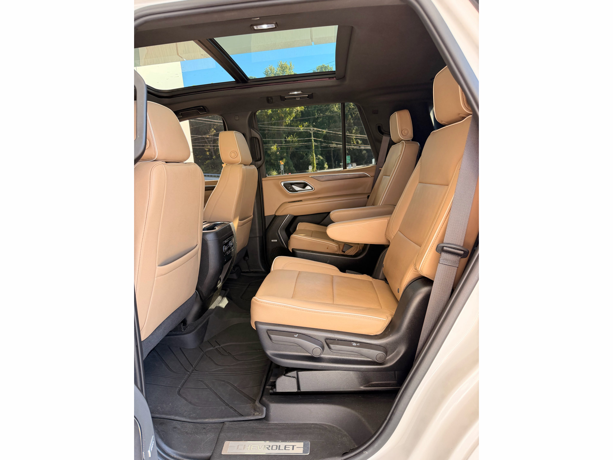 Used 2022 Chevrolet Tahoe Premier AWD/4WD image 16