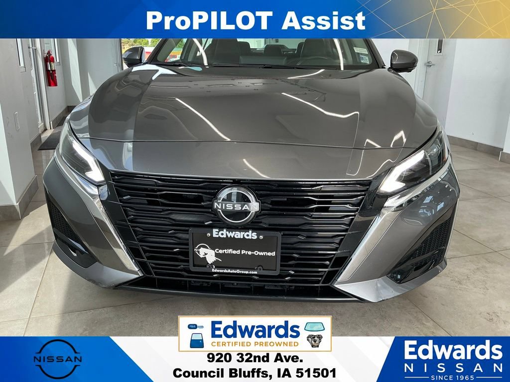 Used 2024 Nissan Altima 2.5 SL AWD/4WD image 3