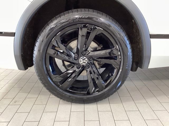 Used 2023 Volkswagen Tiguan SE R-Line AWD/4WD image 23
