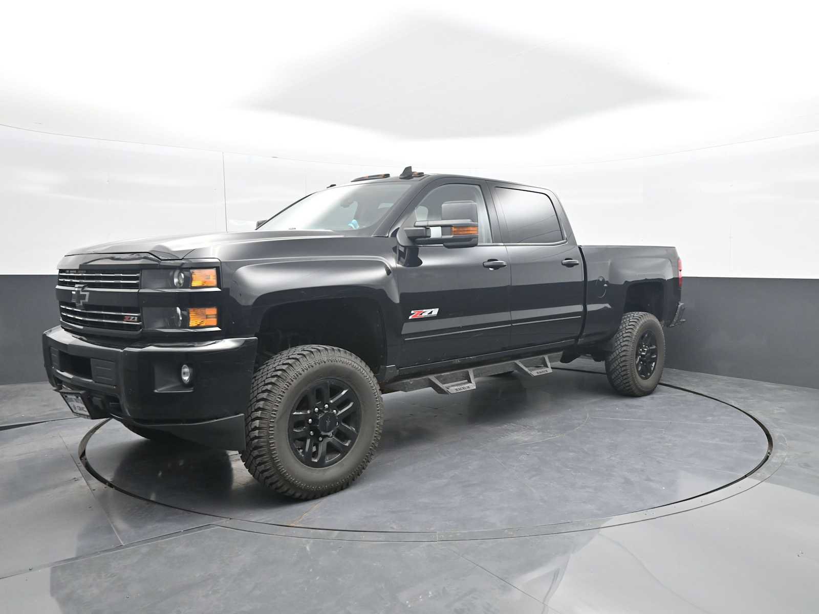 Used 2016 Chevrolet Silverado 2500 LT w/ Midnight Edition AWD/4WD image 4