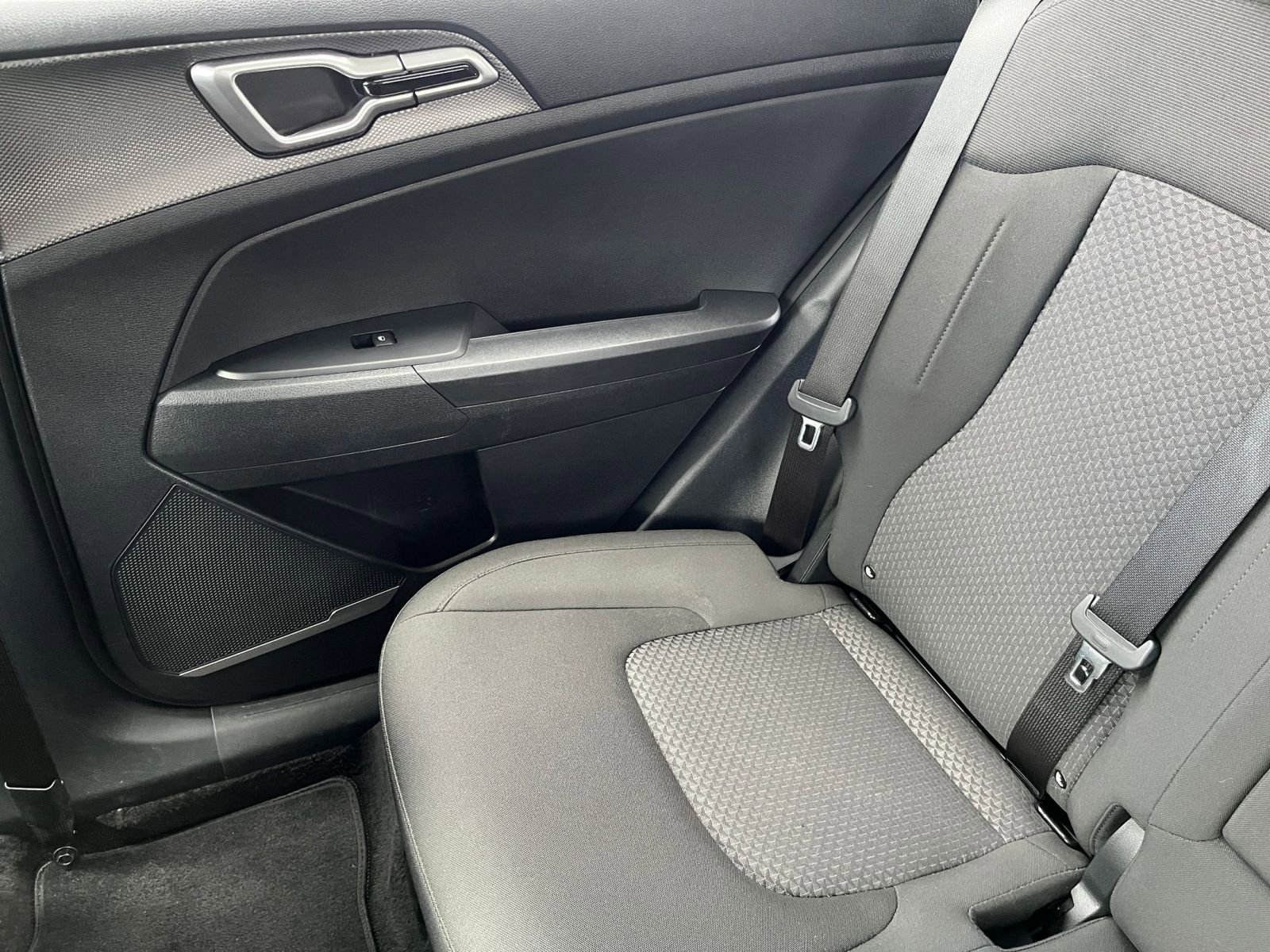 Used 2025 Kia Sportage LX image 39