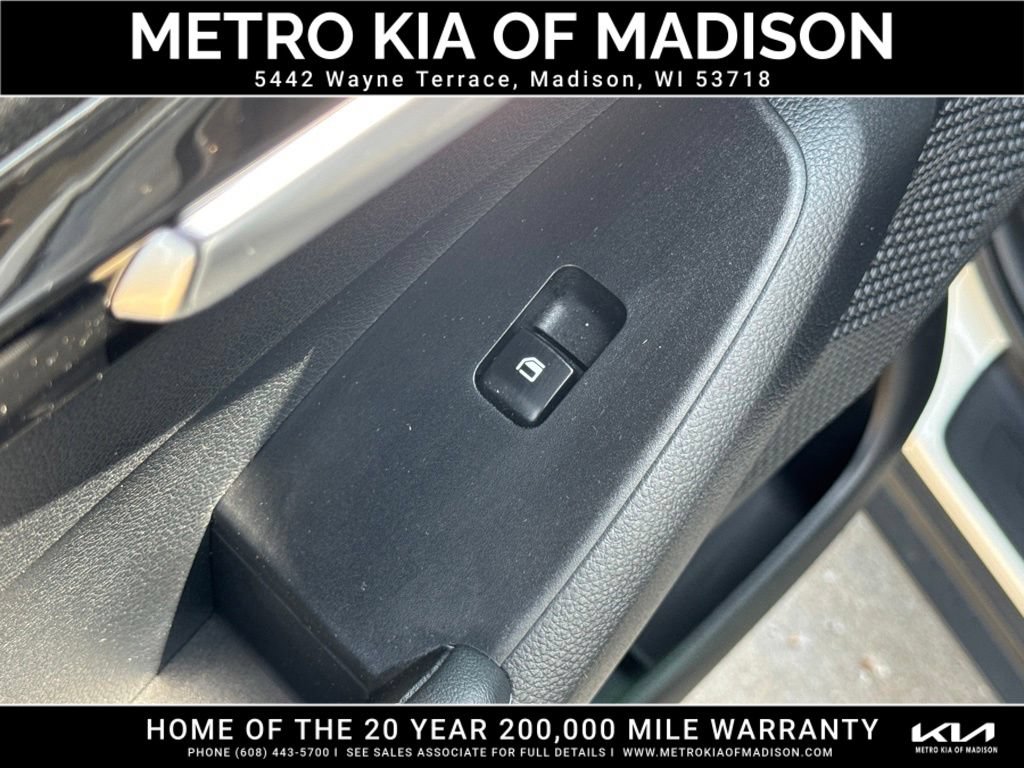 Used 2025 Kia Seltos S AWD/4WD image 31