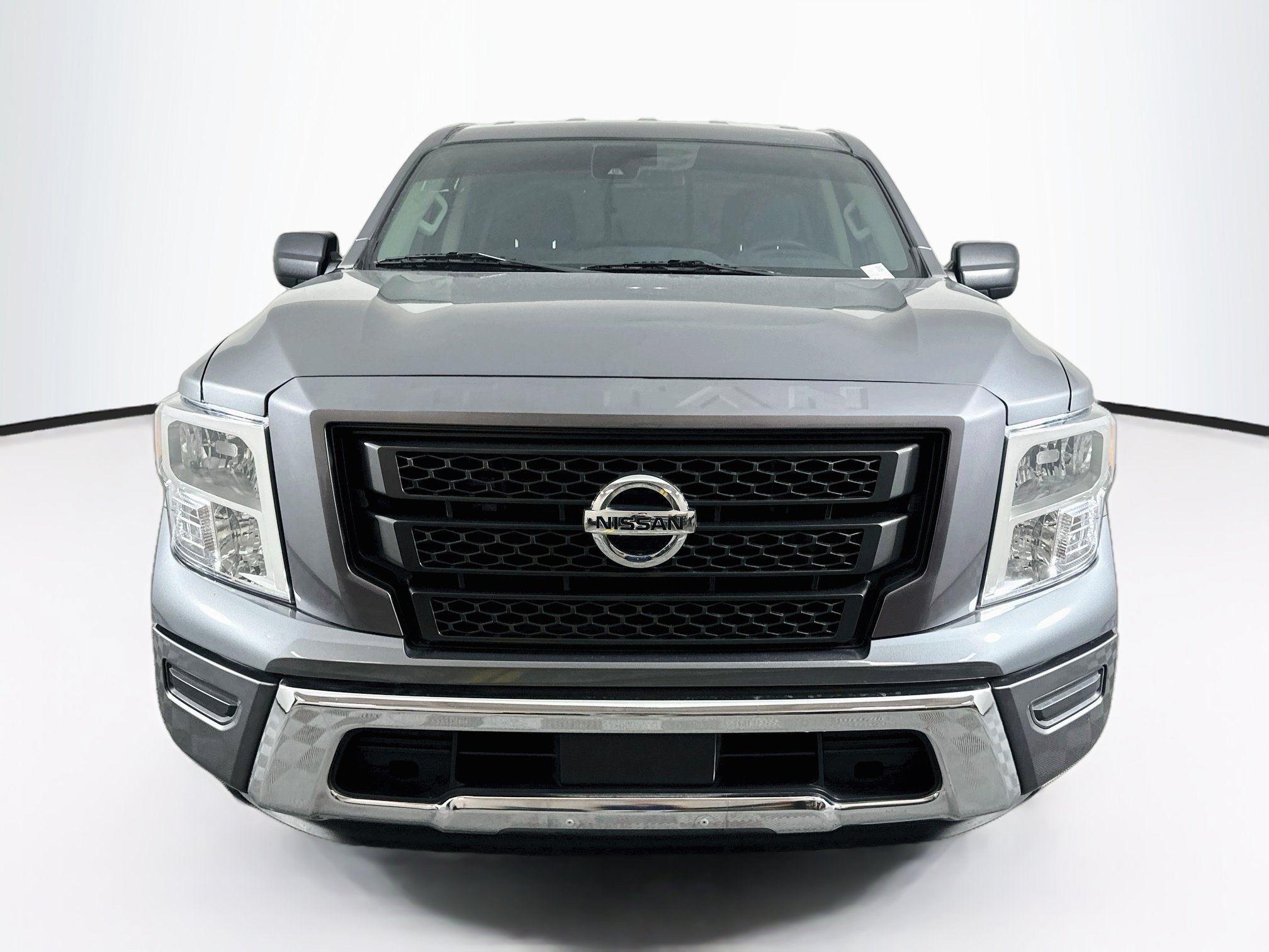 Used 2022 Nissan Titan SV w/ Accessory Utility Package RWD image 2