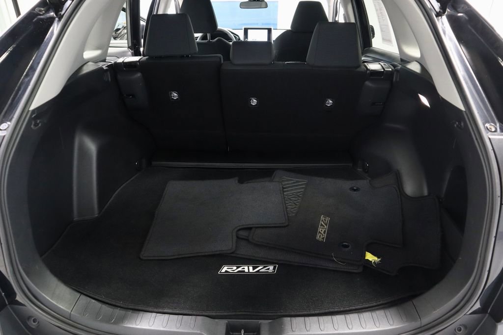 Used 2023 Toyota RAV4 LE AWD/4WD image 13