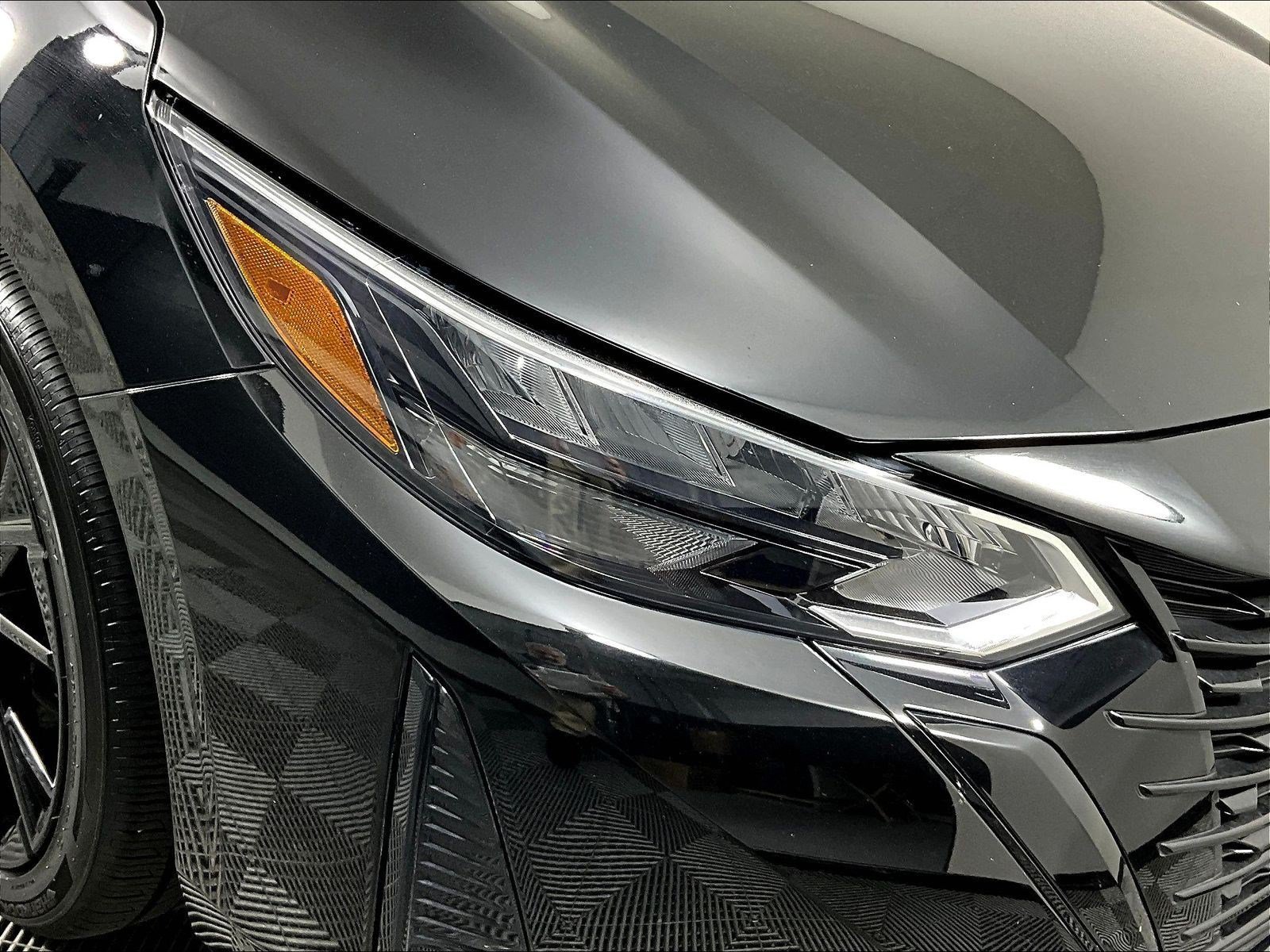 Certified 2025 Nissan Sentra SR w/ Midnight Edition FWD image 31
