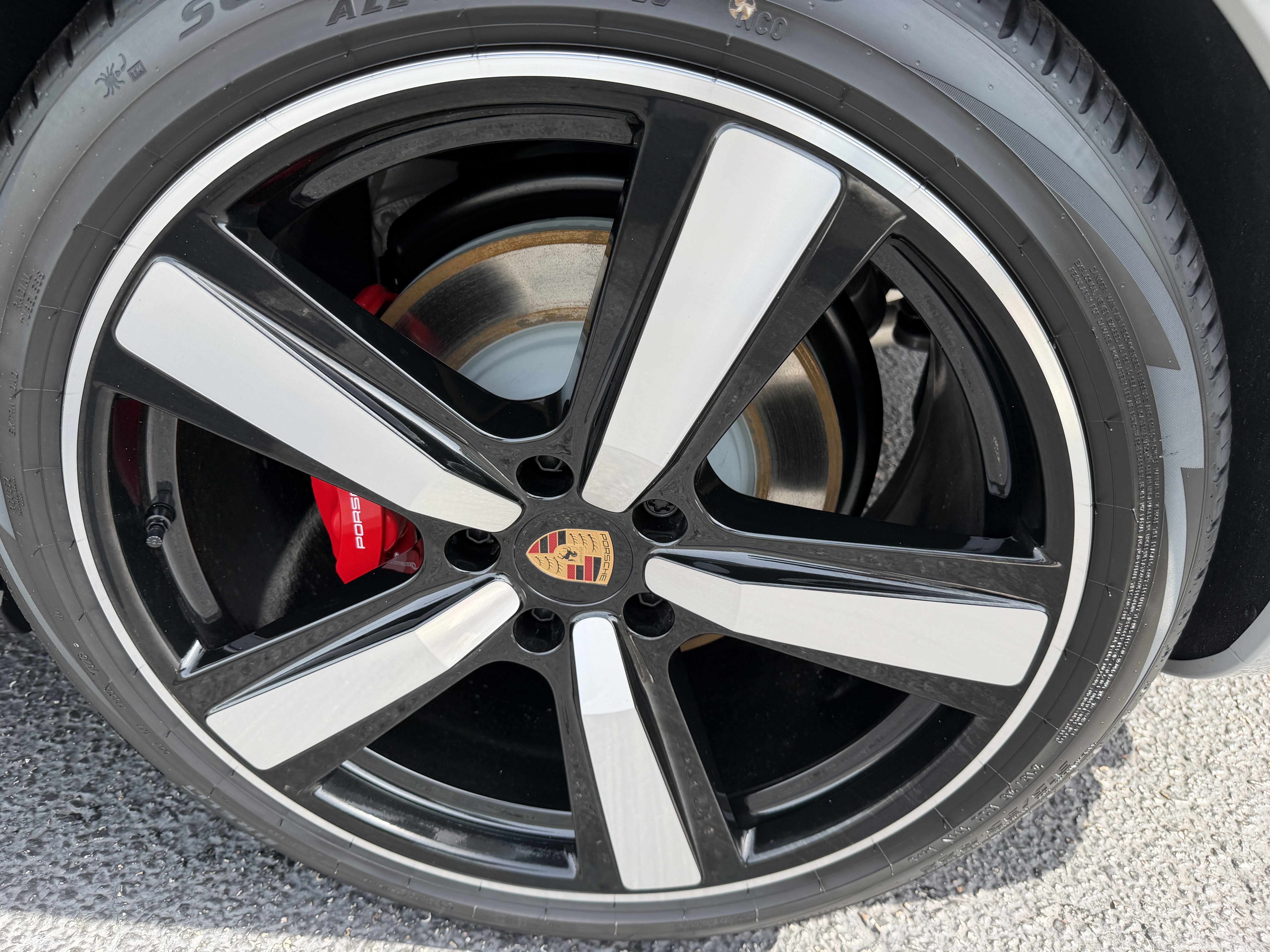 New 2026 Porsche Cayenne GTS AWD/4WD image 9