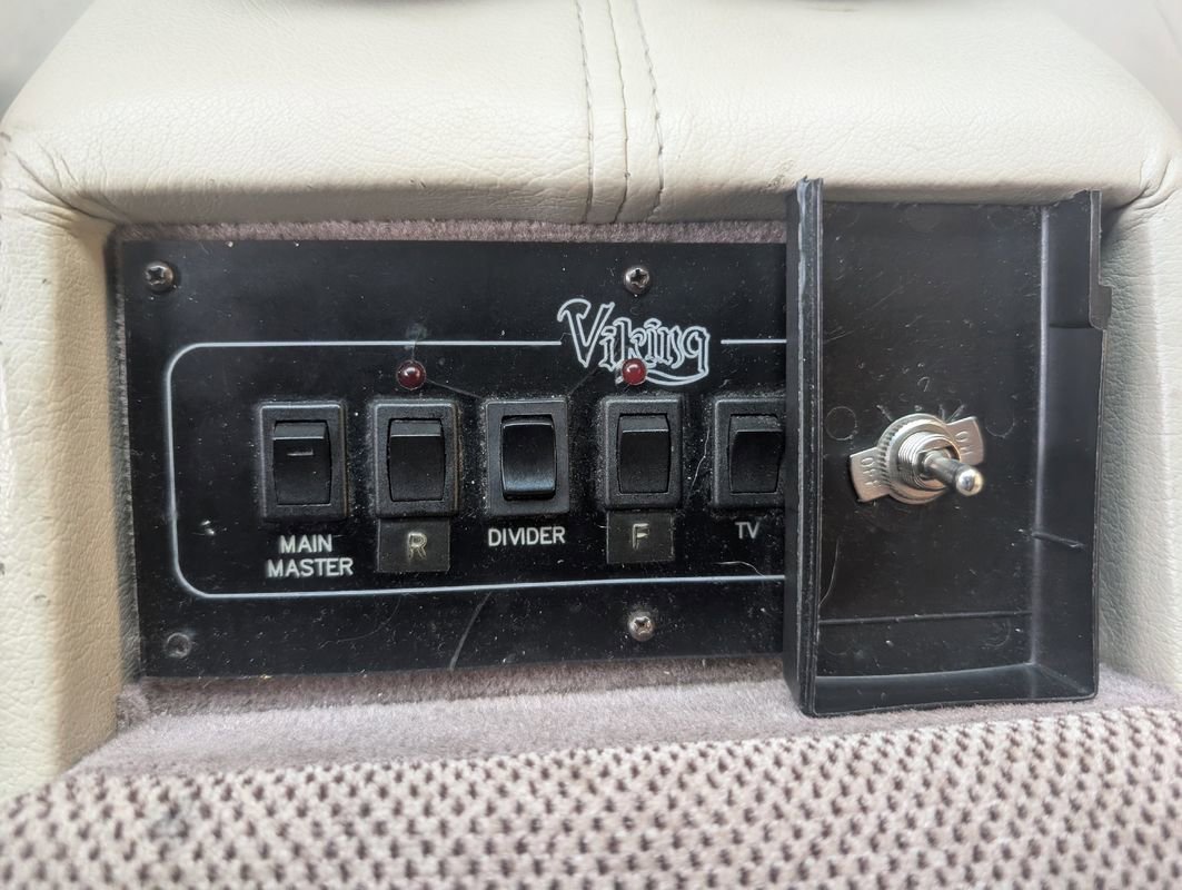 Used 1999 Lincoln Town Car Executive image 21