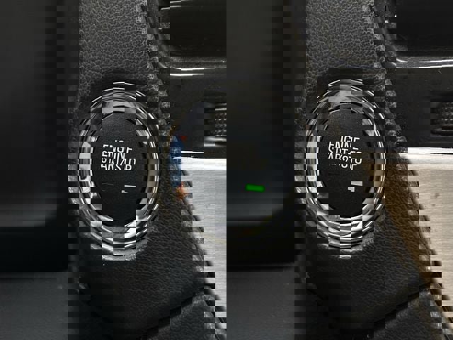 Used 2020 GMC Yukon Denali w/ Denali Premium Package image 25